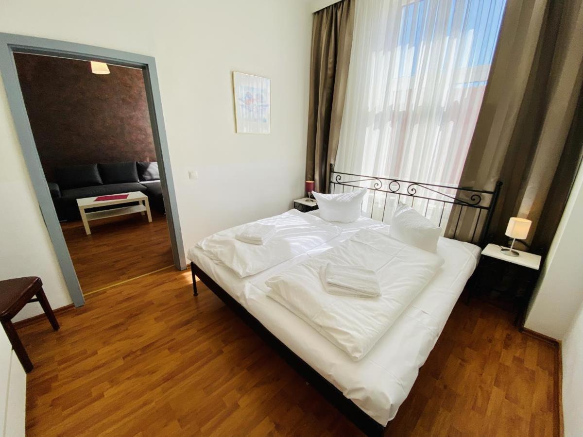 רוסטוק Doppelzimmer Zapfhahn, Direkt Am Alten Strom מראה חיצוני תמונה