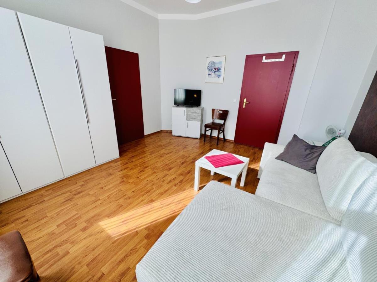 רוסטוק Doppelzimmer Zapfhahn, Direkt Am Alten Strom מראה חיצוני תמונה